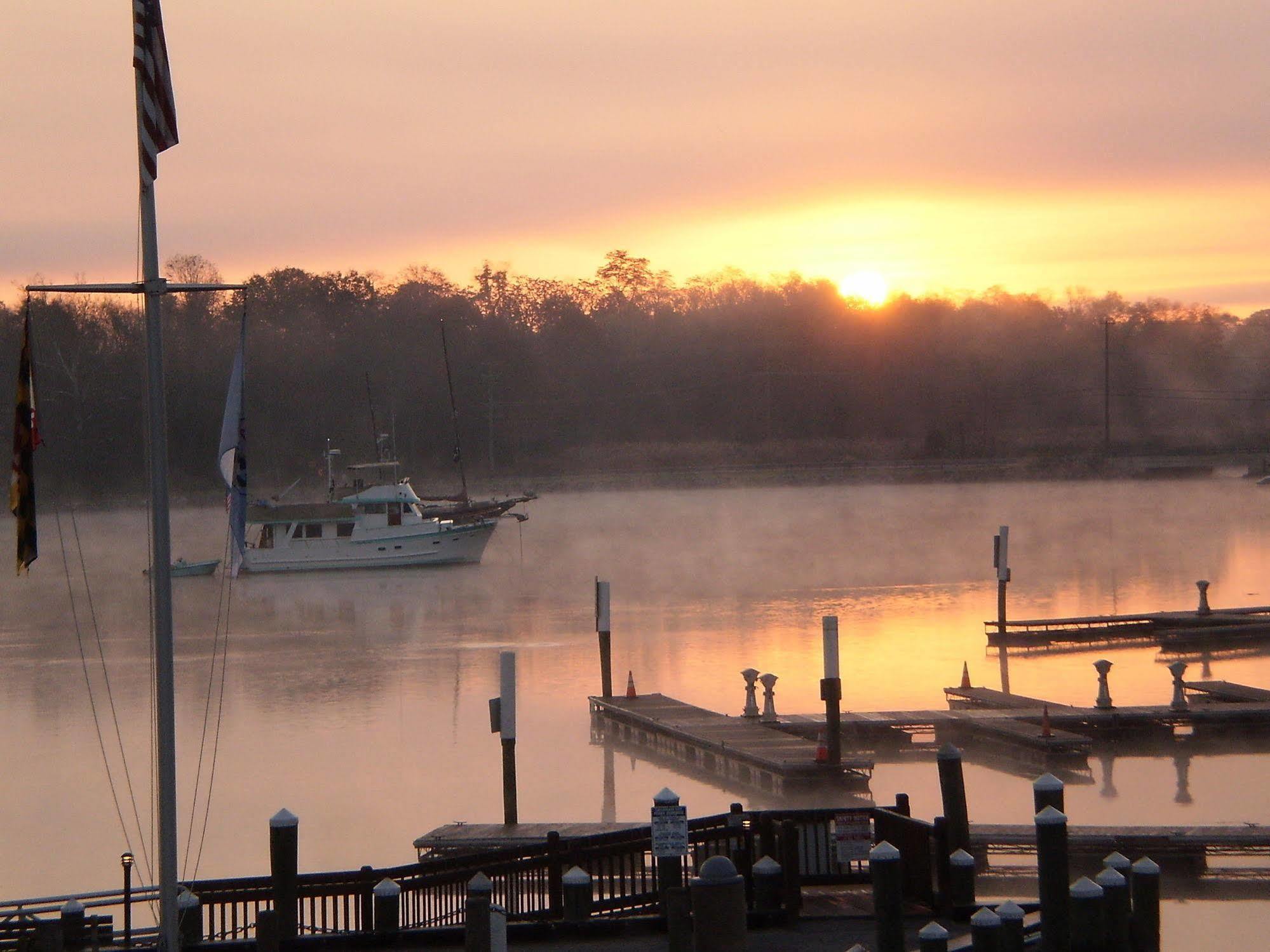 Inn At The Canal Bed & Breakfast Chesapeake City Extérieur photo